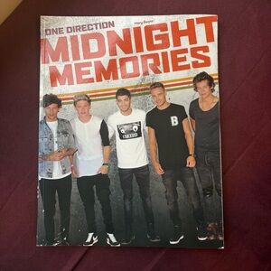One Direction: Midnight Memories by Mary Boone